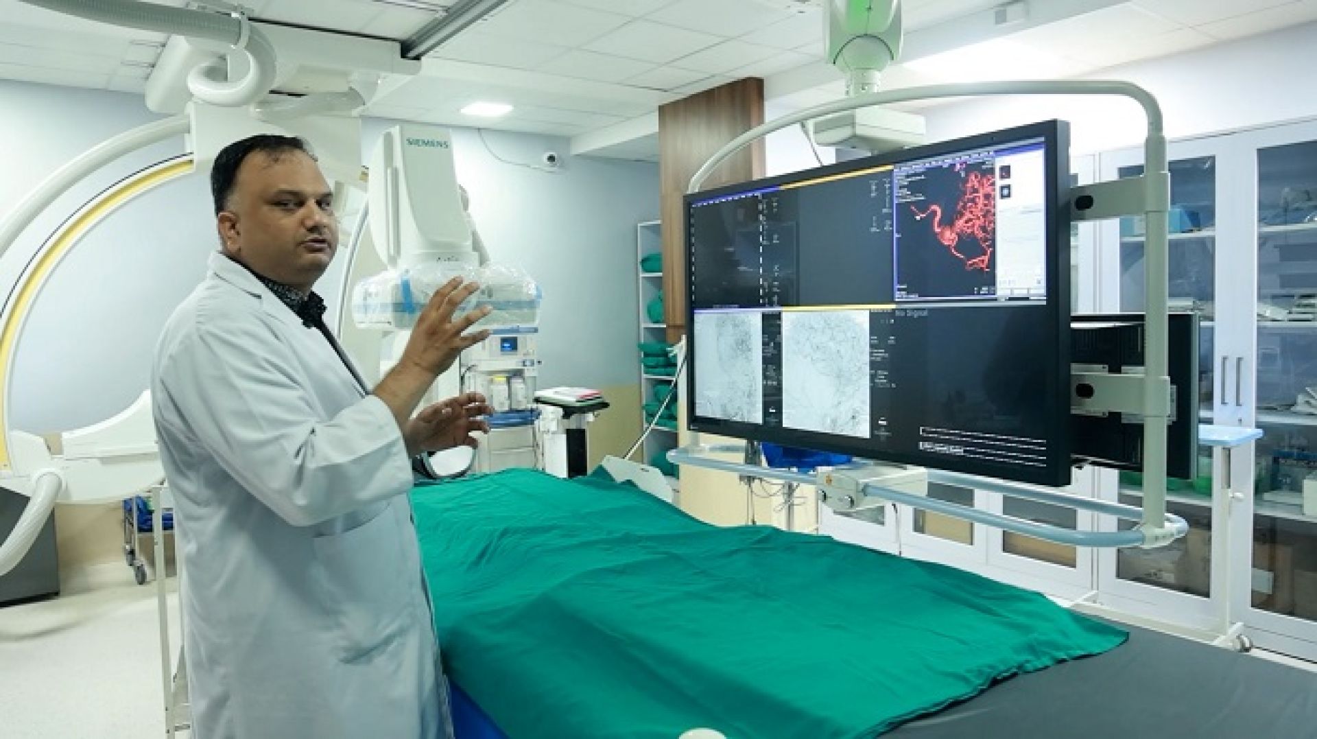 केएमसीमा नेपालमै पहिलो पटक मस्तिष्कको अवरुद्ध नसा चिरफारबिनै खोलियो