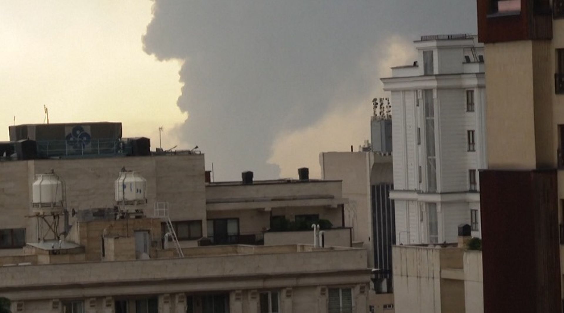 तेहरानका तेल डिपोमा अमेरिका-इजरायलको आक्रमणले ‘एसिड वर्षा’को खतरा