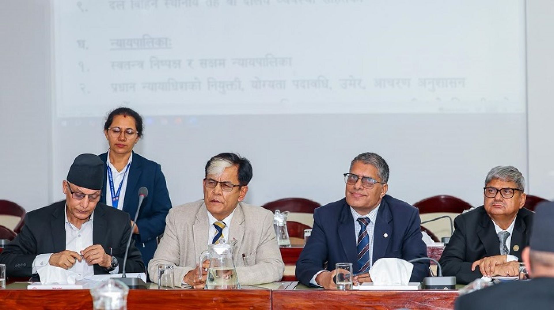 ‘संविधान संशोधन बहसपत्र तयार गर्ने कार्यदल’ ले गर्यो अधिवक्ताहरूसँग छलफल