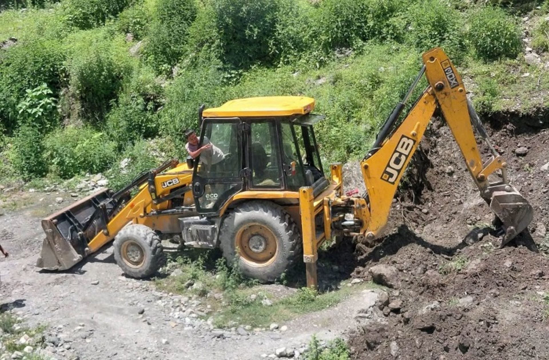 १८ महिनादेखि अवरुद्ध गमगढी-नाक्च्या सडक सञ्चालनमा