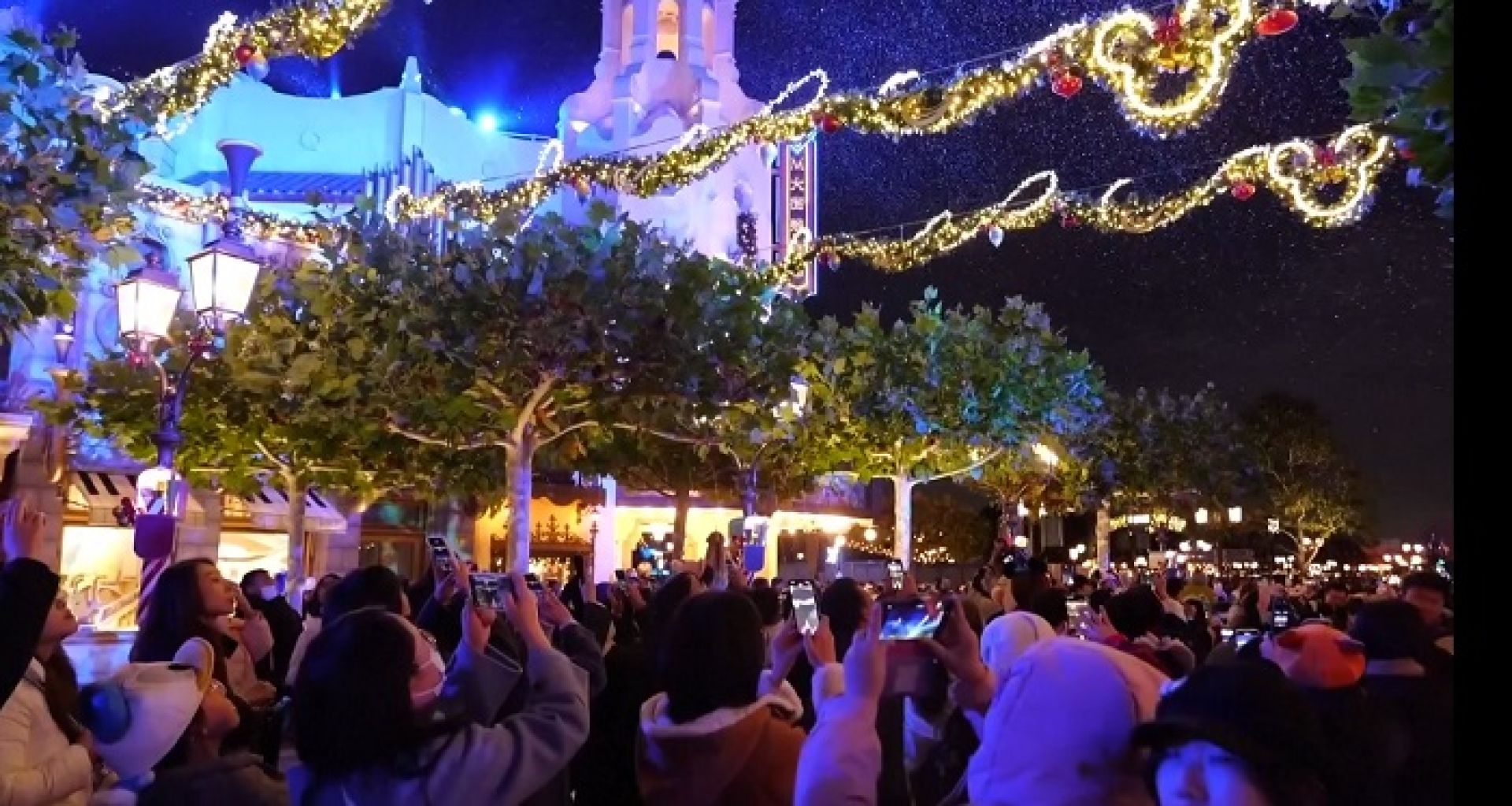 सांघाइमा क्रिसमस र विदा मनाउनेहरुको संख्या उल्लेख्य