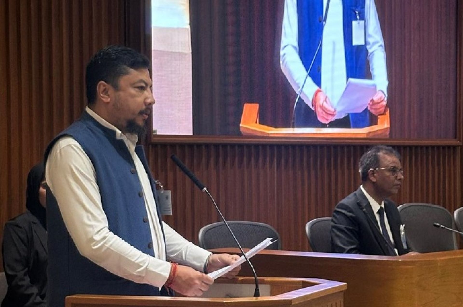 जलवायु संकट सीमाभित्र सीमित रहँदैन, हिमाल जोगाउन ढिलाइ नगरौँ : मन्त्री श्रेष्ठ