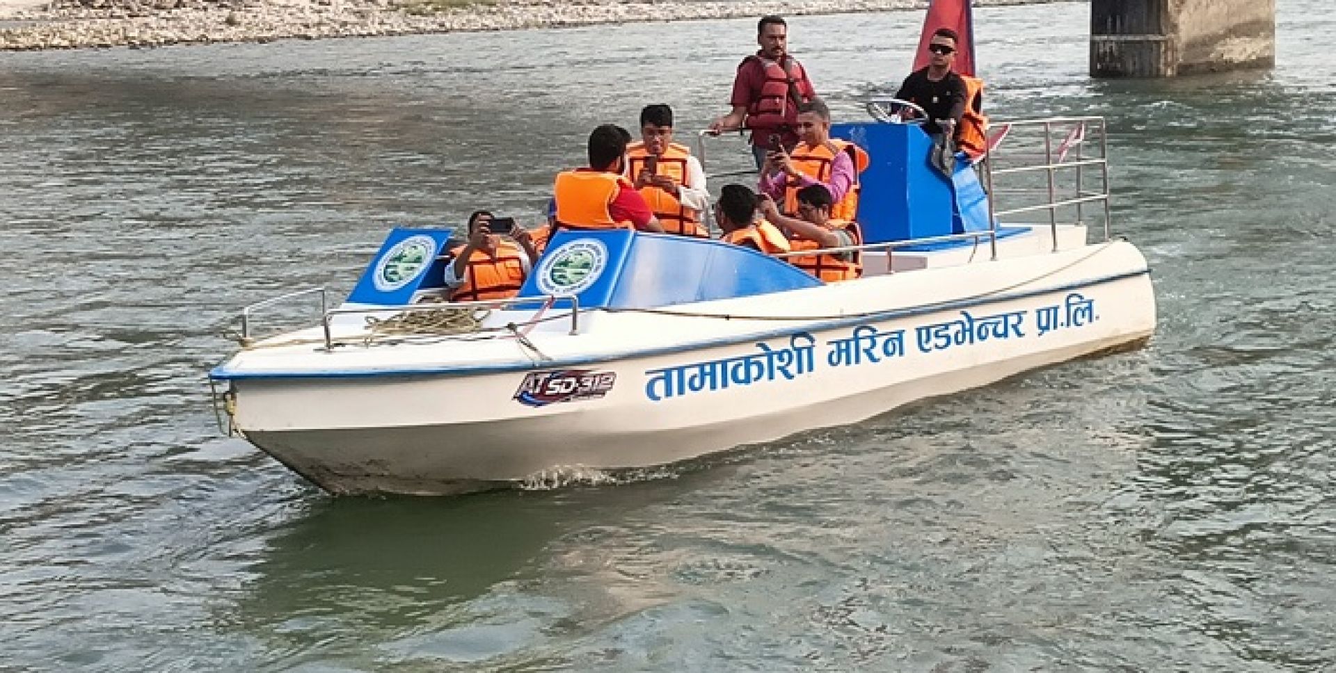 रामेछापमा साहसिक पर्यटनः तामाकोसी नदीमा जेटबोट र र्याफ्टिङको ‘क्रेज’, यस्तो छ भाडादर
