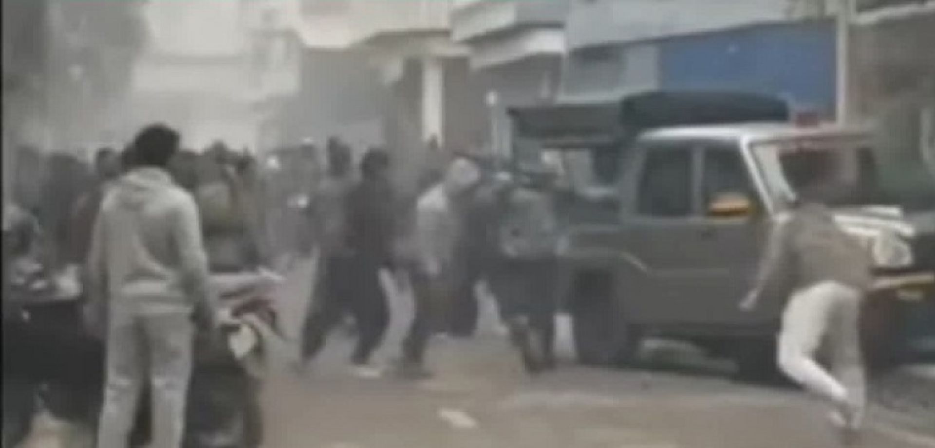 वीरगञ्जको आदर्शनगरमा सुरक्षाकर्मी र व्यापारीबीच झडप: एक सशस्त्र प्रहरी घाइते, गोदाममा छापा