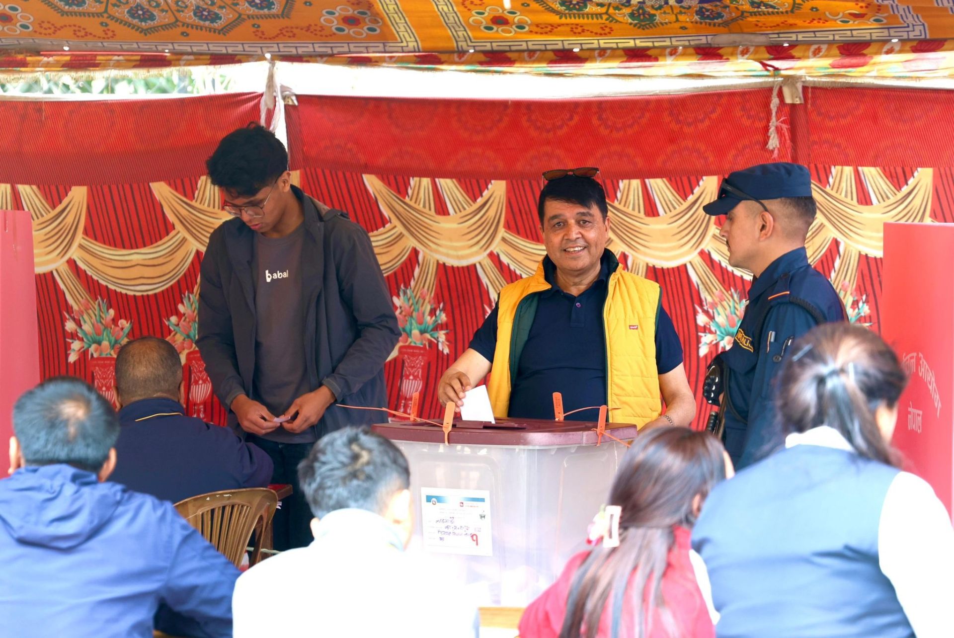 मतदान गर्दै महासंघ अध्यक्ष ढकालले भने- ‘सक्षम नेतृत्वबाट मात्रै समृद्धि सम्भव’