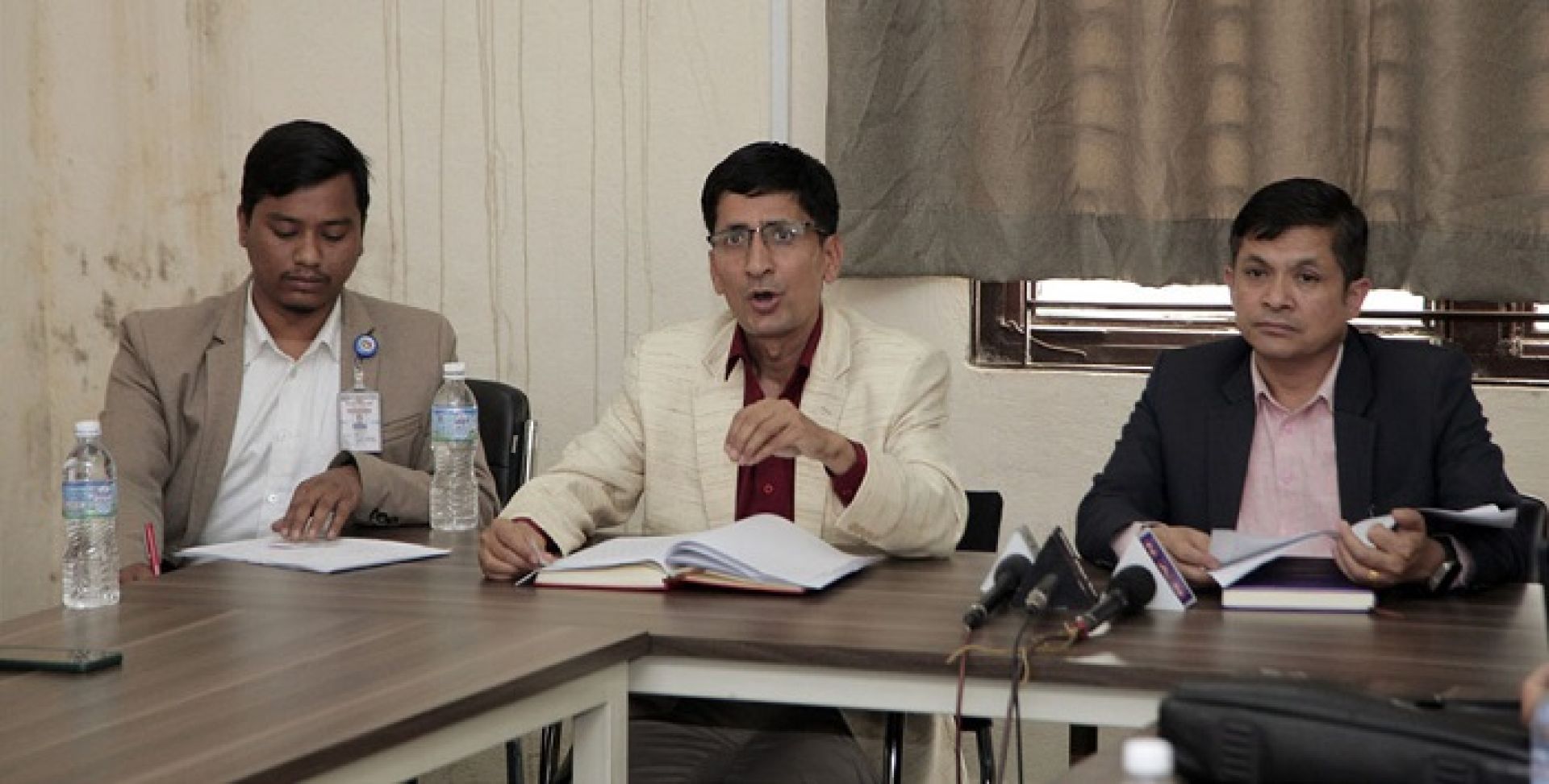 स्वास्थ्य बीमामा आम्दानी र खर्चको गहिरिँदो खाडलः आम्दानी एक अर्ब, दायित्व १६ अर्ब ४५ करोड