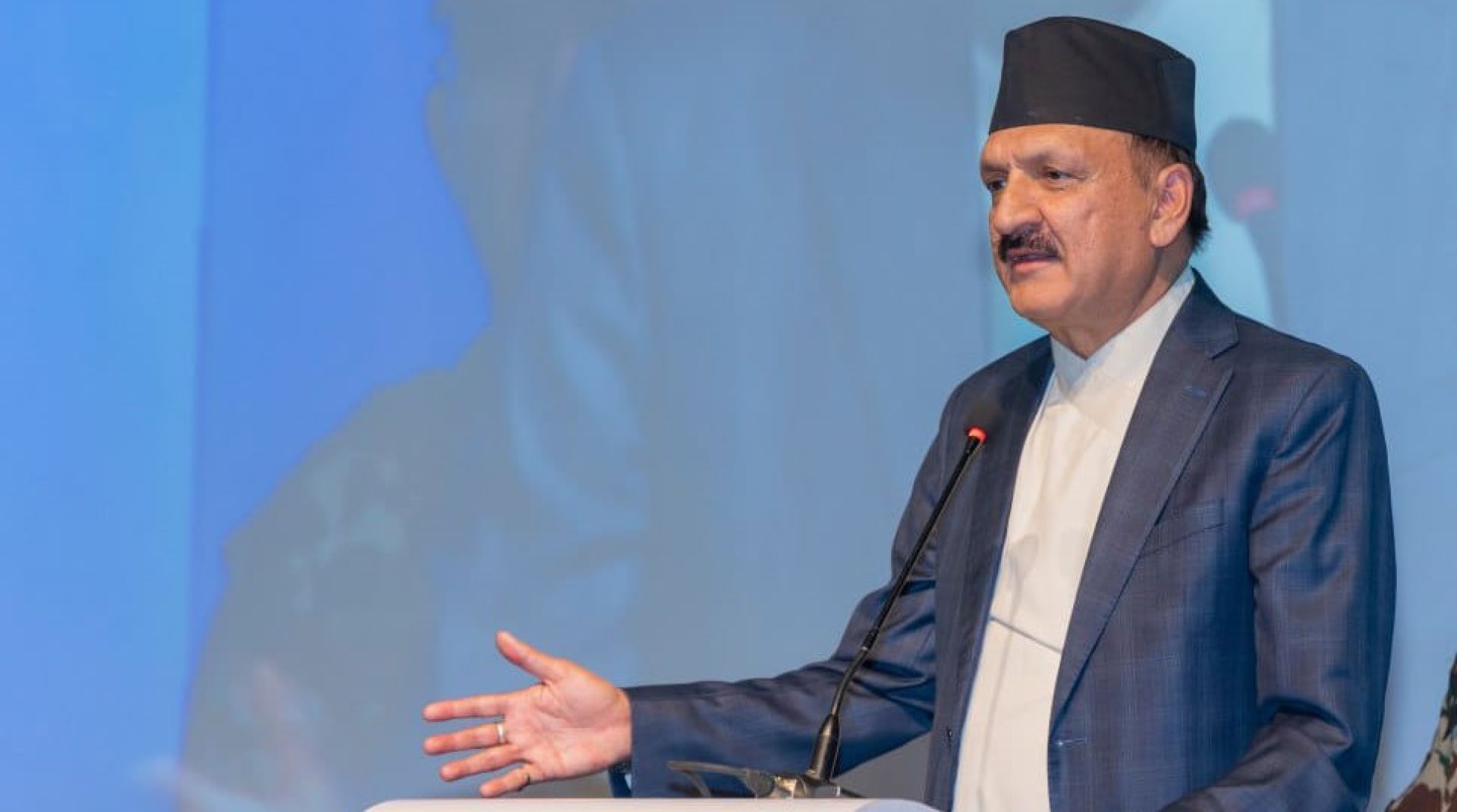 काम रोकिएका आयोजनाको ठेक्का तोडिन्छः अर्थमन्त्री 