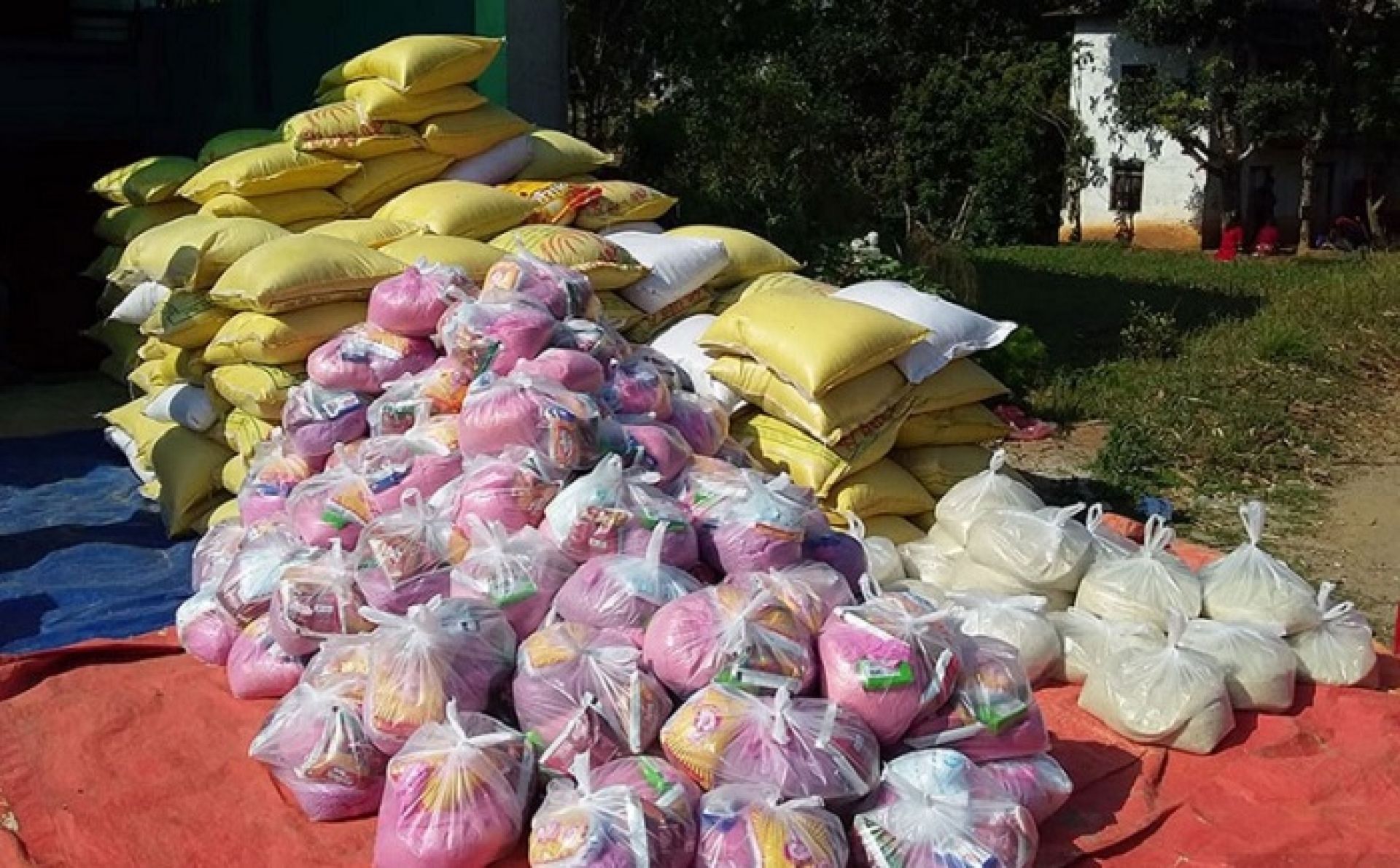 आठविसकोटमा आइपुग्यो राहत सामग्री