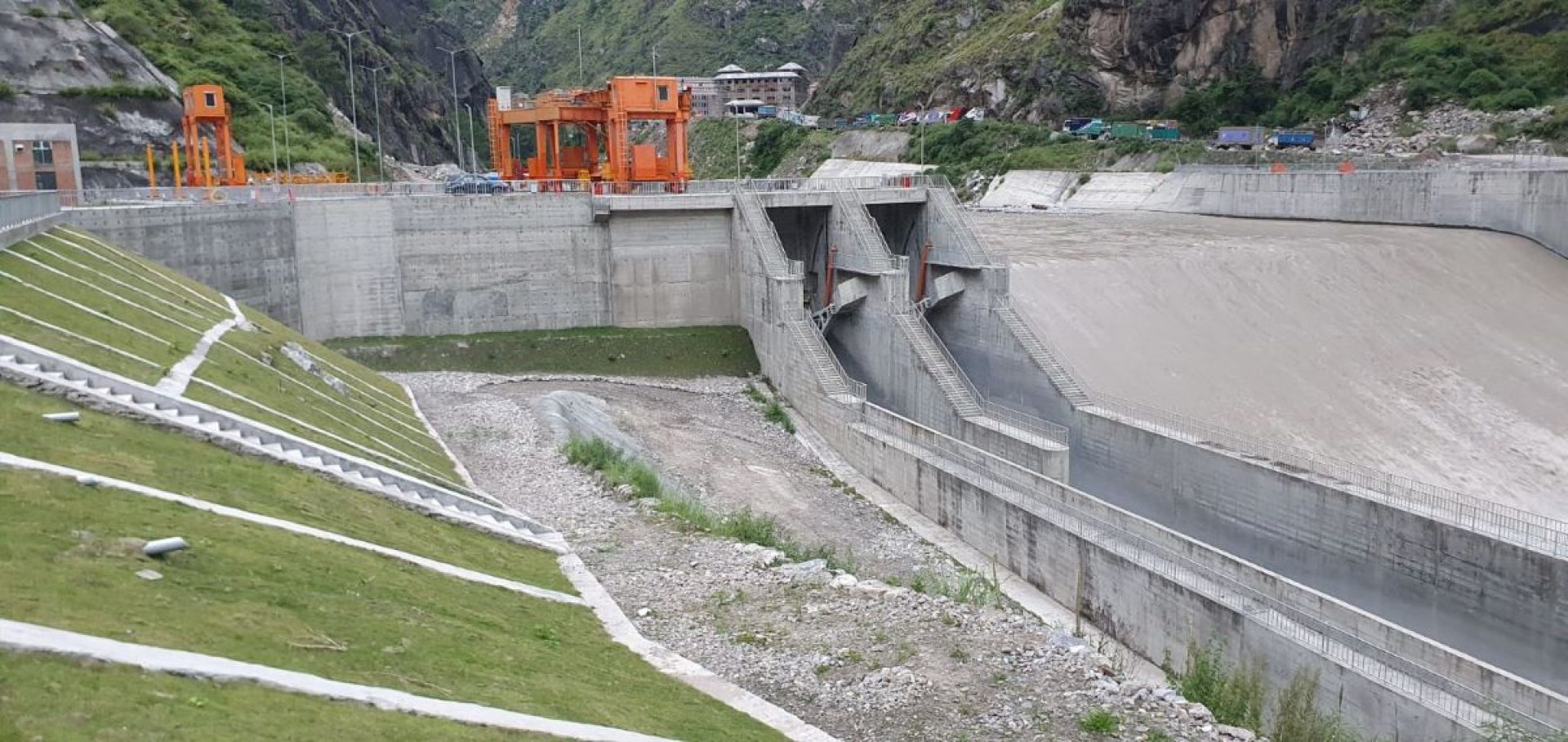 भोटेकोशीको बाढीले रसुवागढी आयोजनामा व्यापक क्षति, ९३ जना अझै सम्पर्कविहीन