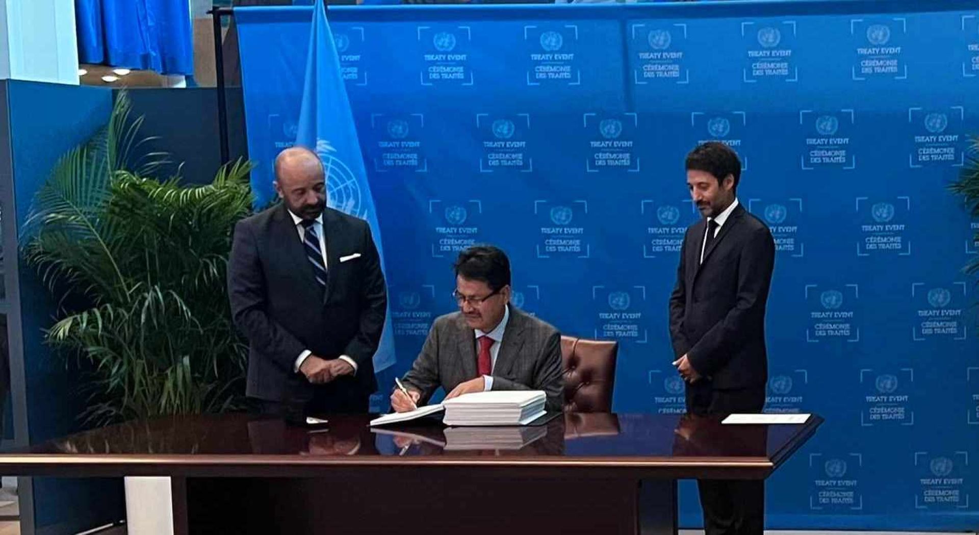 नेपालद्वारा विविएनजे सम्झौतामा हस्ताक्षर