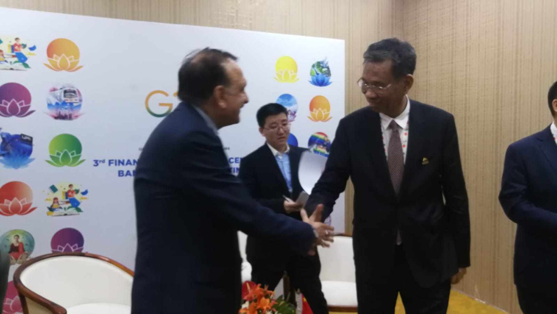 अर्थमन्त्री डा. महत र चिनियाँ अर्थमन्त्री लिउ बीच भेटवार्ता, के-के भयाे कुराकानी ?