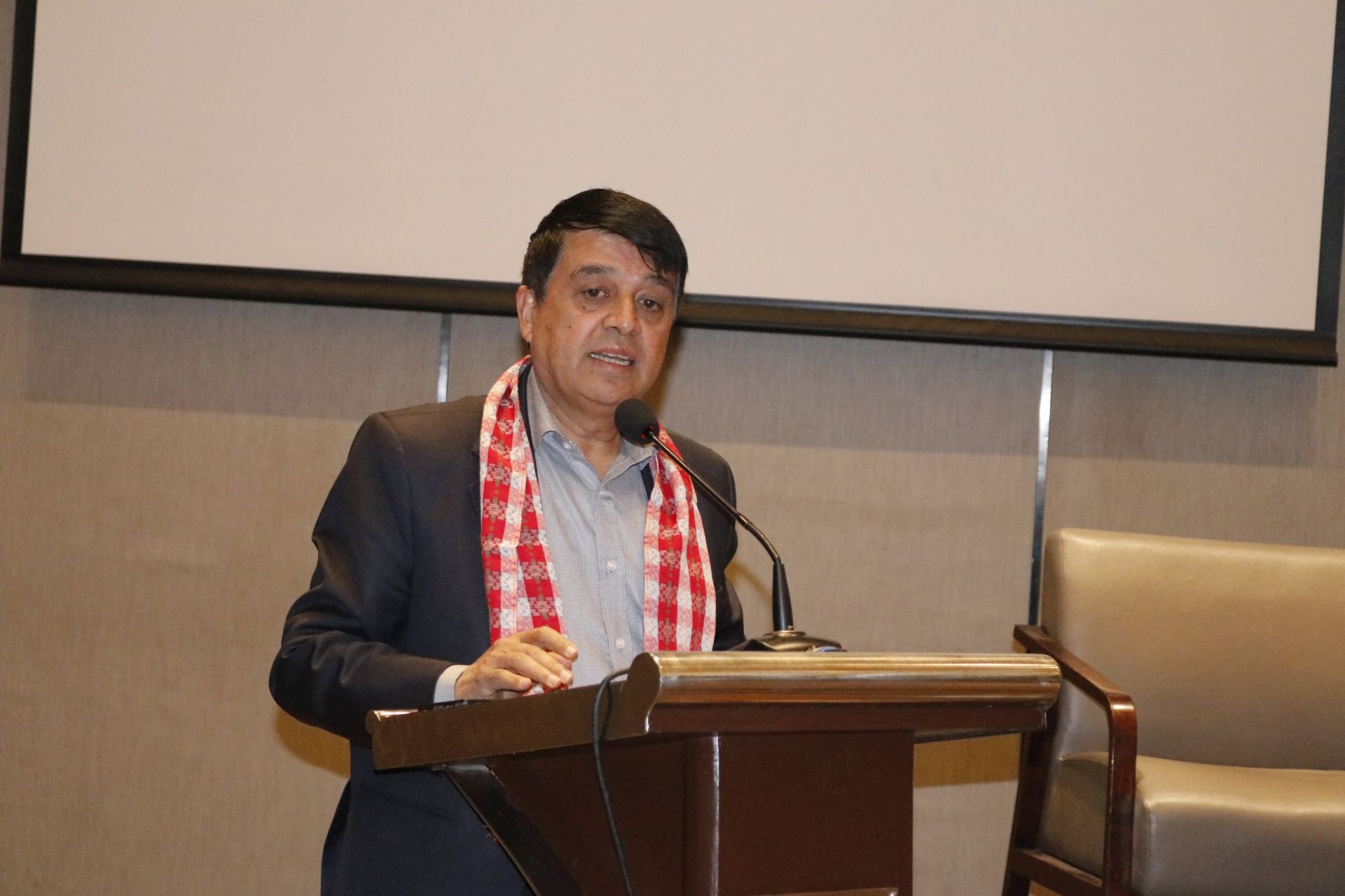 गालीले हैन, आर्थिक एजेण्डाले दल स्थापित हुनुपर्छ: अध्यक्ष ढकाल