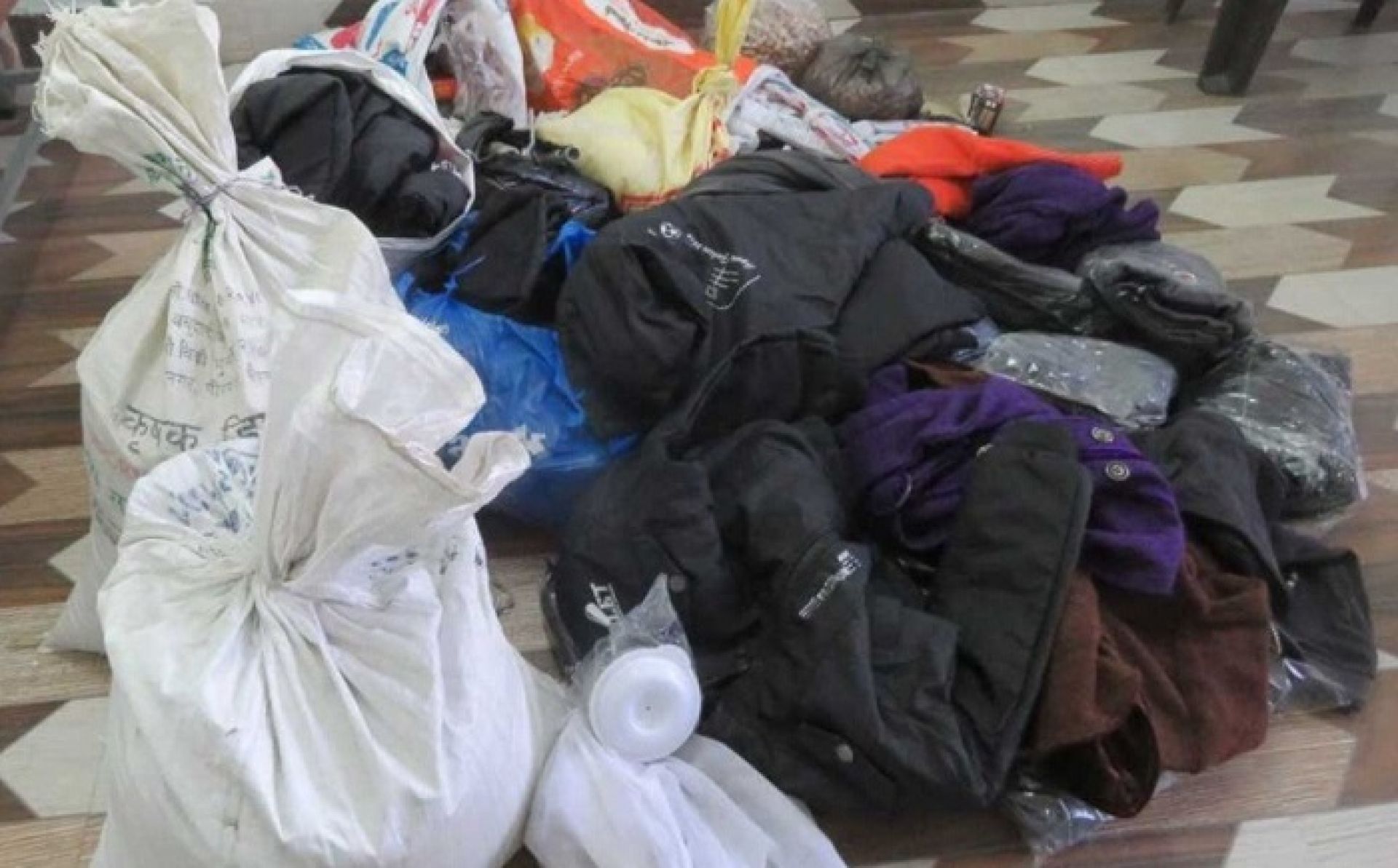 प्रहरीद्वारा ३२ लाखको अवैध सामान बरामद