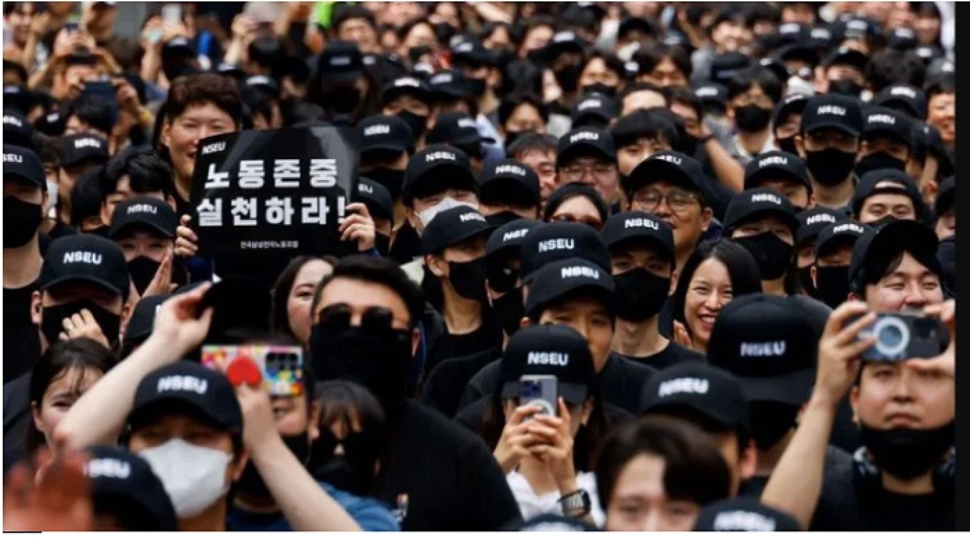 तलब वृद्धिको माग गर्दै सामसुङका कर्मचारी तीन दिने हडतालमा