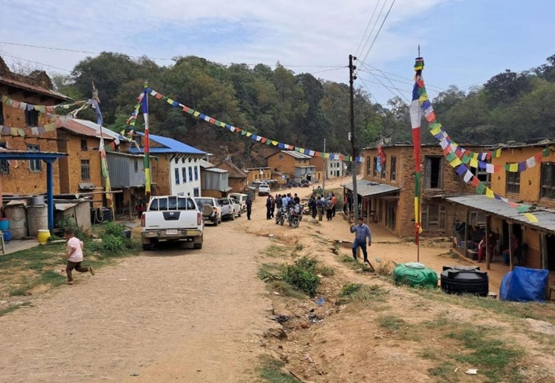 निर्माणाधीन नमोबुद्ध–तेमाल खण्डका ५९ घर भत्काइँदै