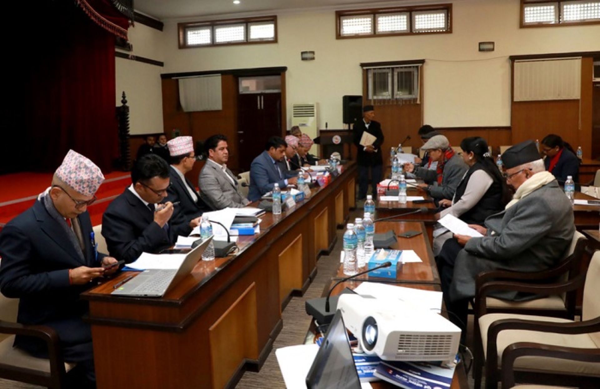 विद्युतीय व्यापार विधेयकसम्बन्धी समितिको प्रतिवेदन पेस