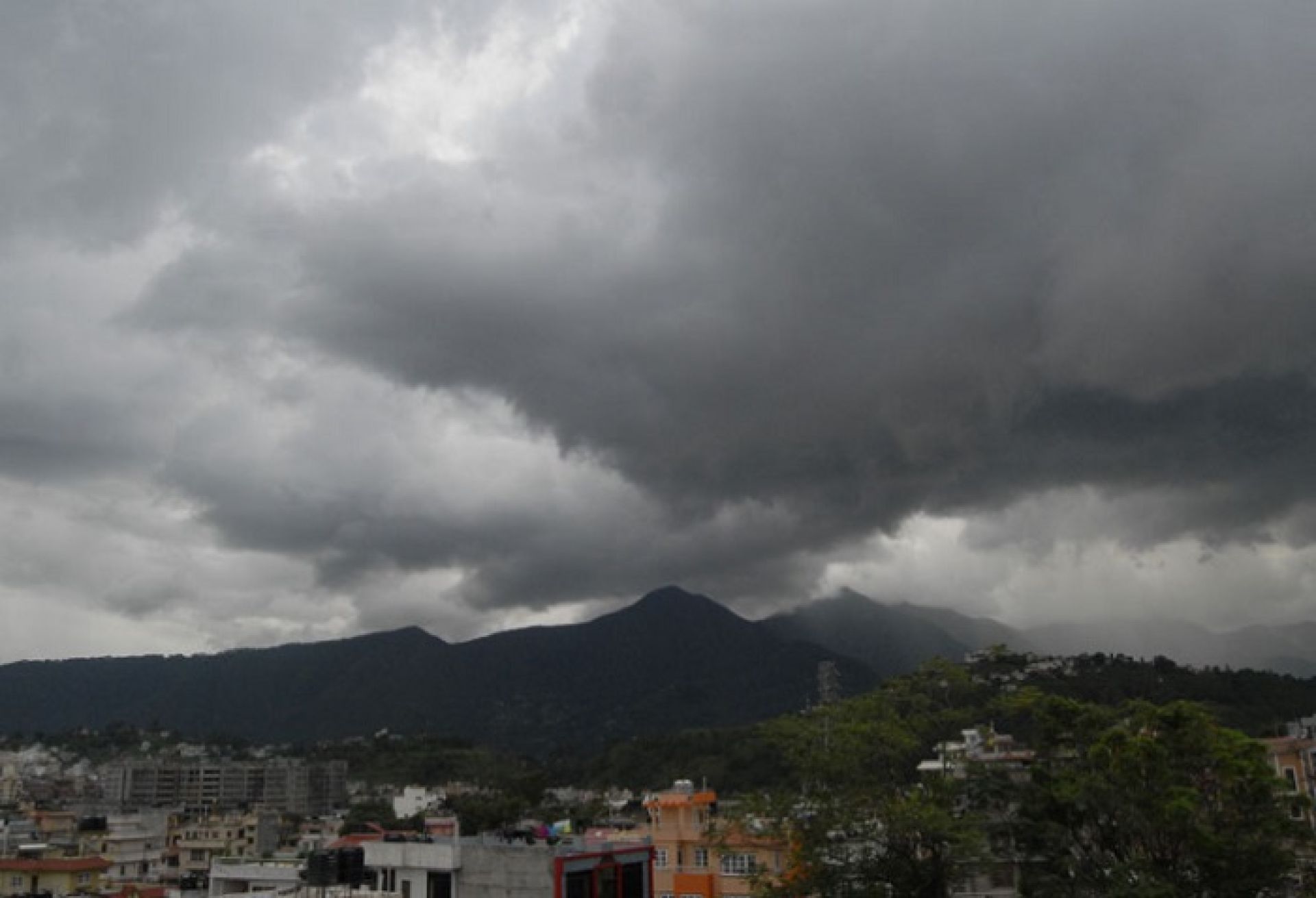 आजको मौसमः पहाडी भू–भागमा आंशिक बदली