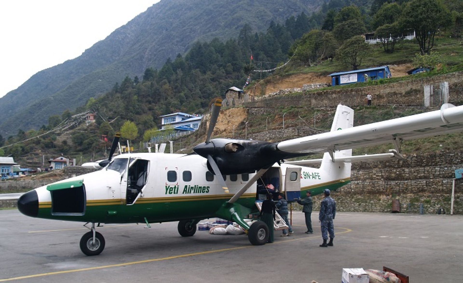 मन्थली–लुक्ला उडान पाँच दिनदेखि ठप्प, विदेशी पर्यटक मन्थलीमै रोकिए